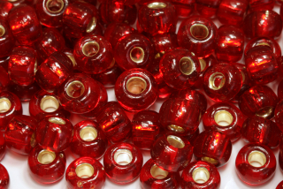 PRECIOSA rokajl 33/0 (7,8 - 8,3 mm) RH, bal. 50 g - transparentní rubínově červená, SL