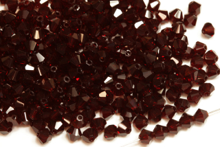 M.C. sluníčka (bicone) 4 mm, 36 ks - transparentní granátově červená