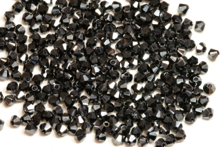 M.C. sluníčka (bicone) 3 mm, 36 ks - sytá černá s bílým listrem